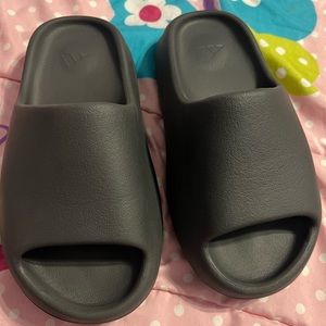Yeezy slides.They are a size 4 in men. They are new an only wore 3 times.